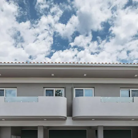 Corner45 In Center, By Zantewize